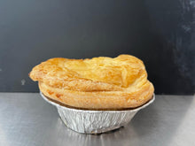 Load image into Gallery viewer, Johnny Ripe - Beef Pie
