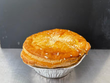 Load image into Gallery viewer, Johnny Ripe - Chicken Pie
